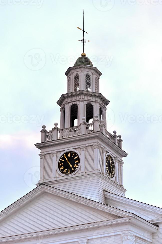 la première église congrégationaliste est une église congrégationnelle active à woodstock, vermont. le bâtiment d'origine a été construit en 1807 et a été reconstruit en 1890. photo