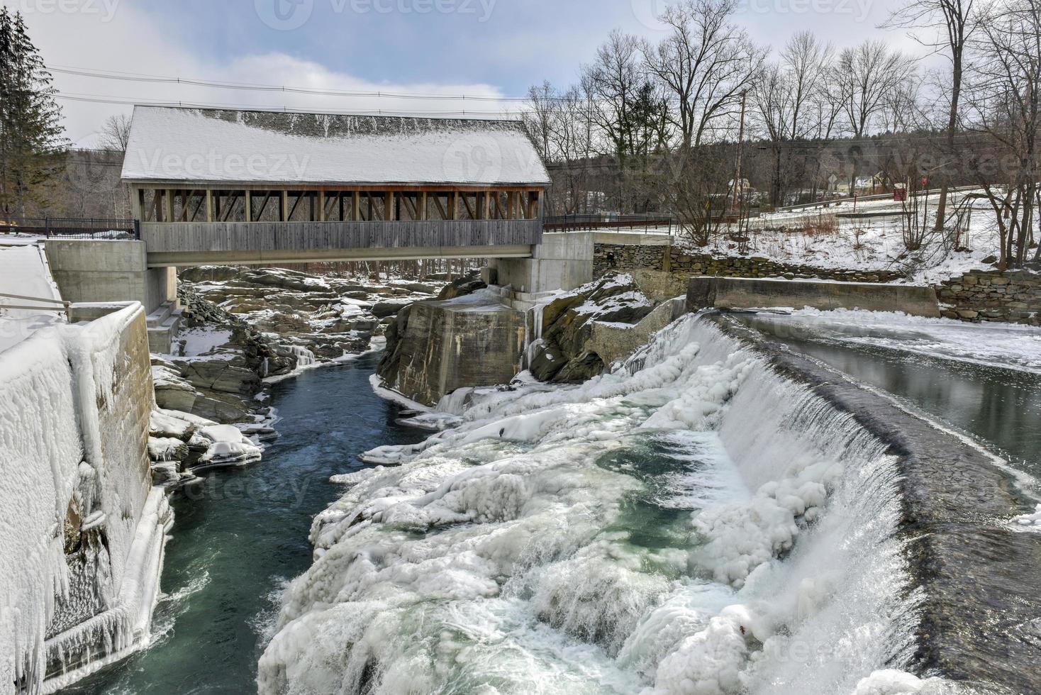 quechee river park vermont pendant l'hiver. photo