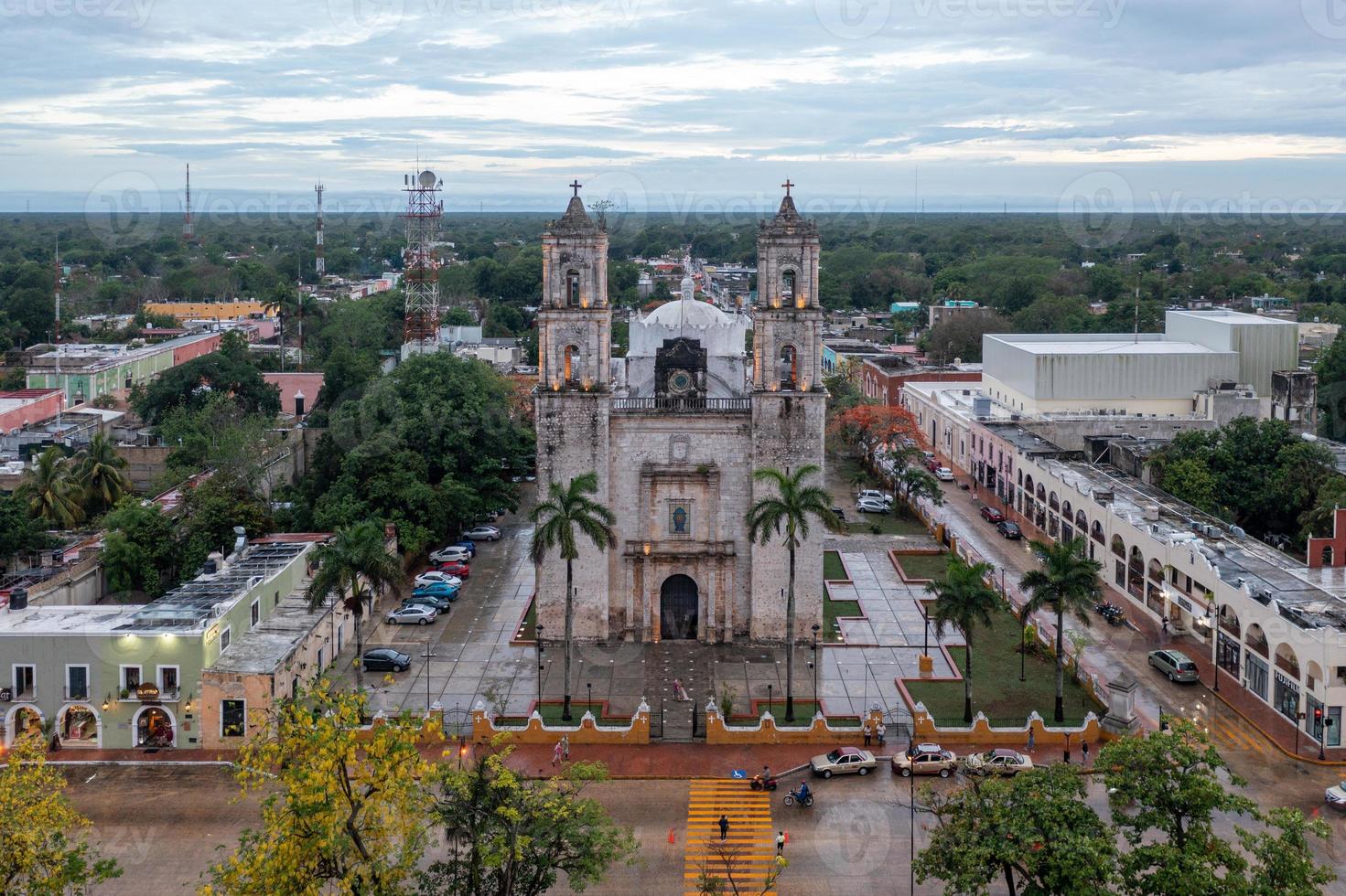 merida, mexique - 24 mai 2021 - cathédrale de san gervasio, une église historique à valladolid dans la péninsule du yucatan au mexique. photo