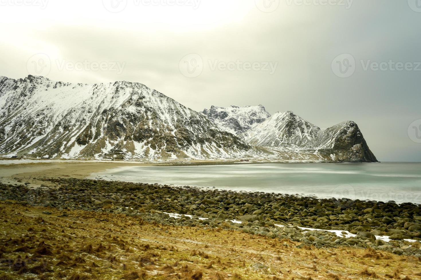 plage d'unstad, îles lofoten, norvège photo