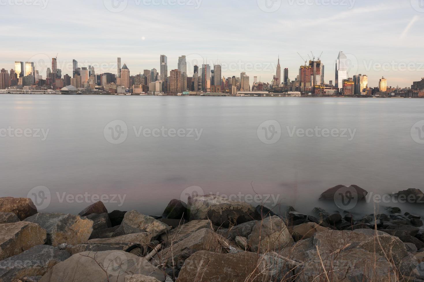 horizon de la ville de new york vu de weehawken, new jersey. photo