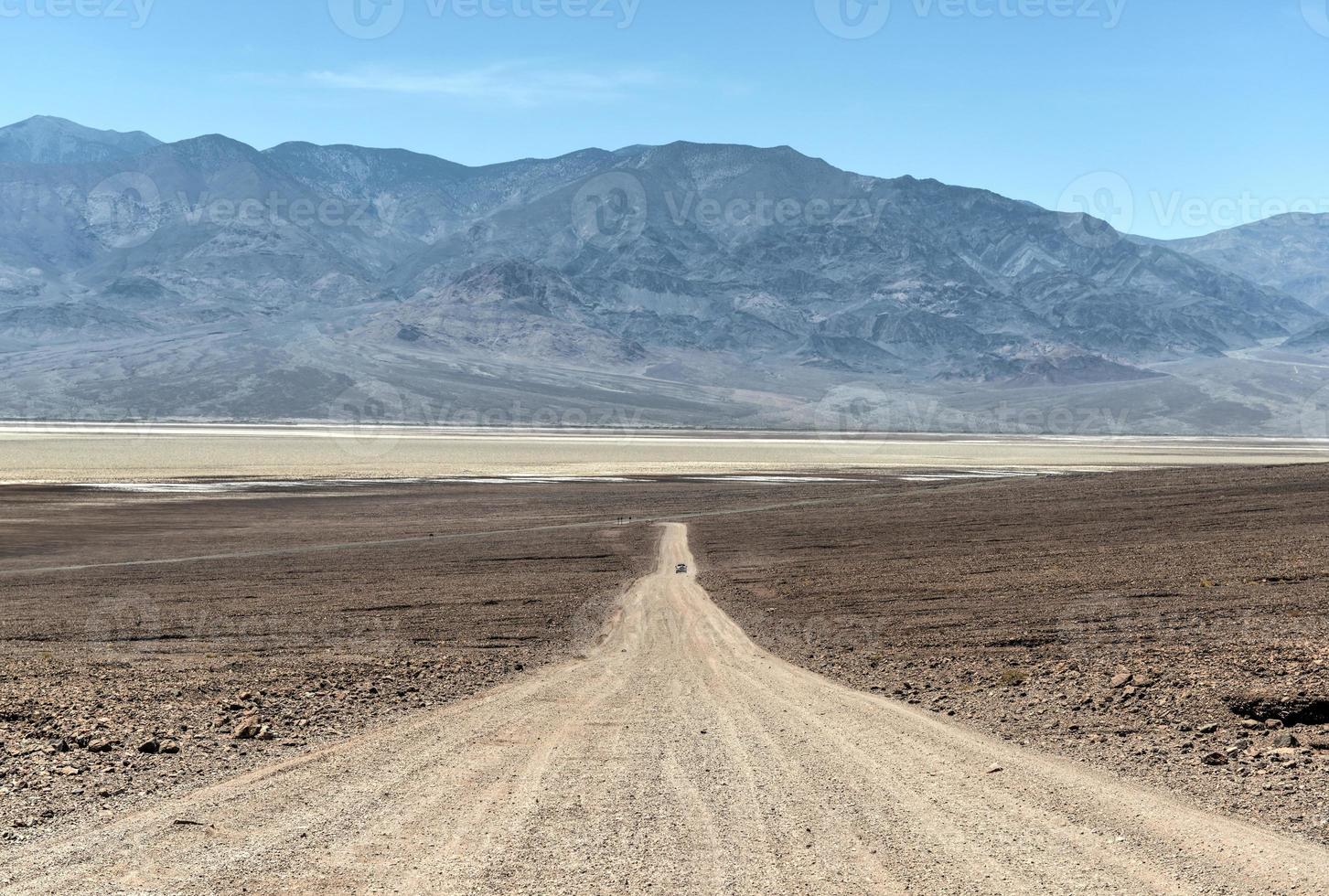 route du pont naturel, badwater, vallée de la mort photo