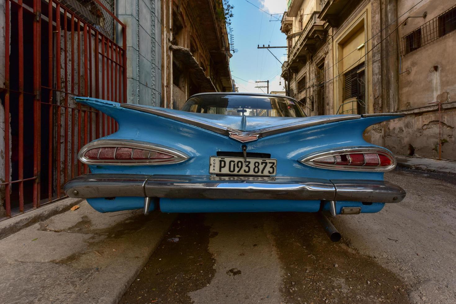 la havane, cuba - 8 janvier 2017 - voiture classique dans la vieille havane, cuba. photo
