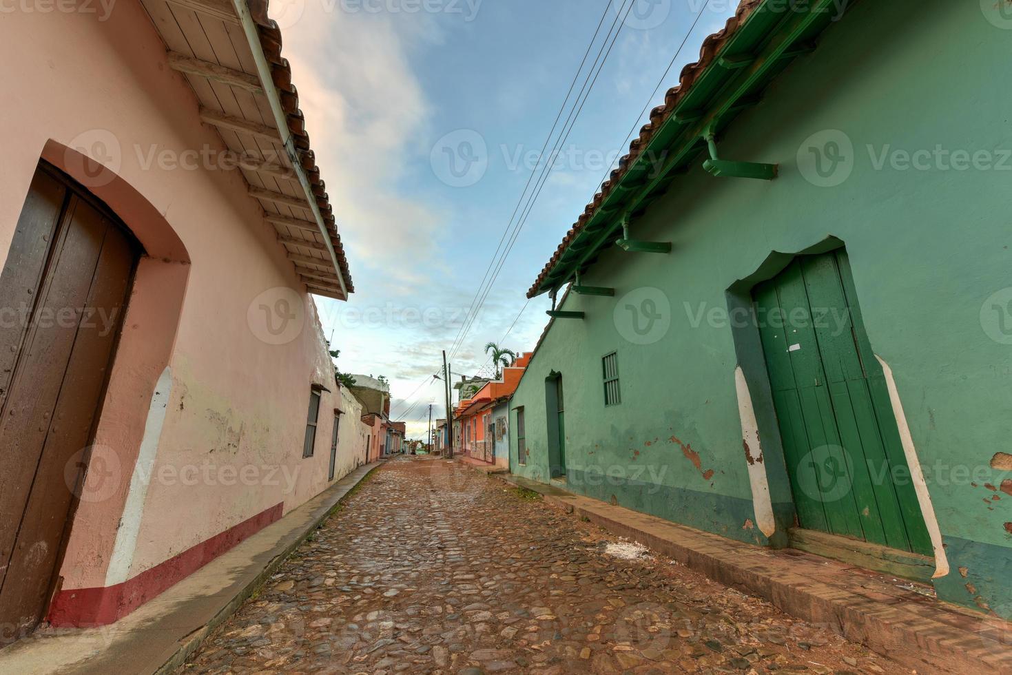 maisons traditionnelles colorées dans la ville coloniale de trinidad à cuba, site du patrimoine mondial de l'unesco. photo