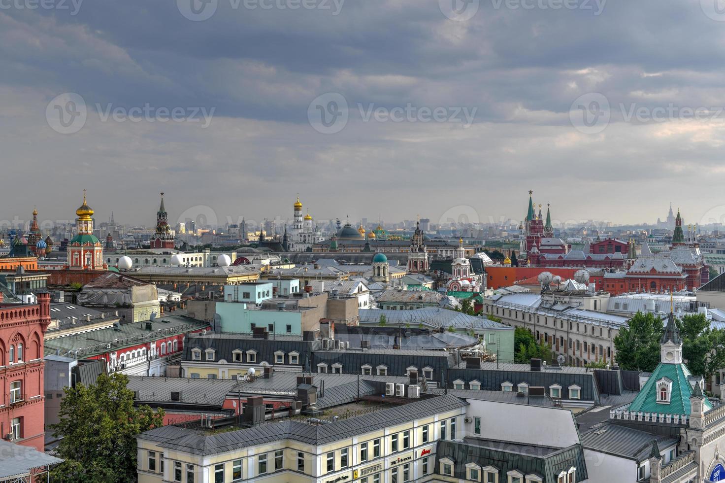 panorama de moscou, la vue depuis la terrasse d'observation du magasin detsky mir. photo