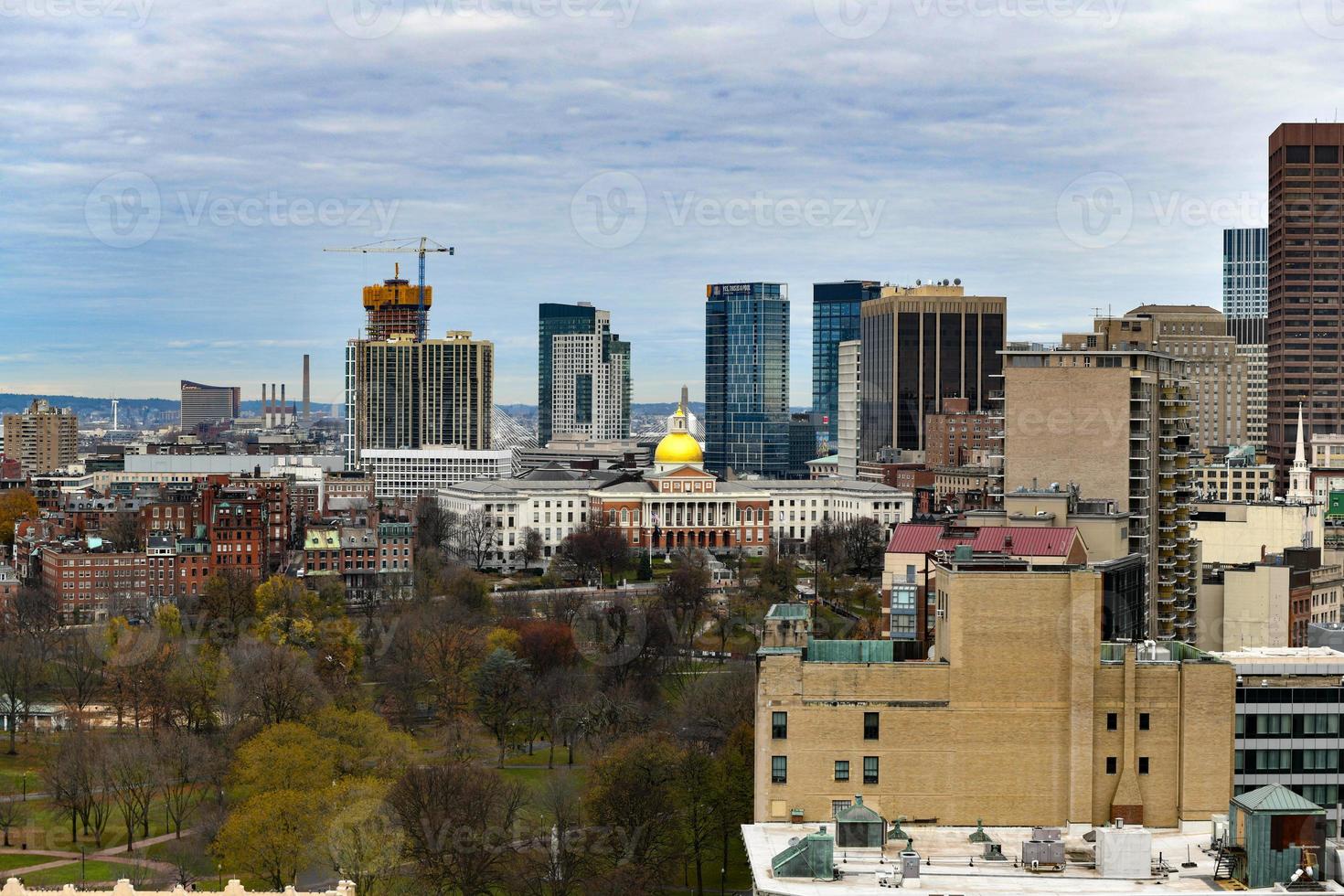 vue aérienne de la ligne d'horizon de boston depuis le quartier chinois du massachusetts. photo