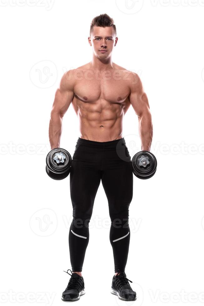 bodybuilder avec des haltères lourds sur fond blanc photo
