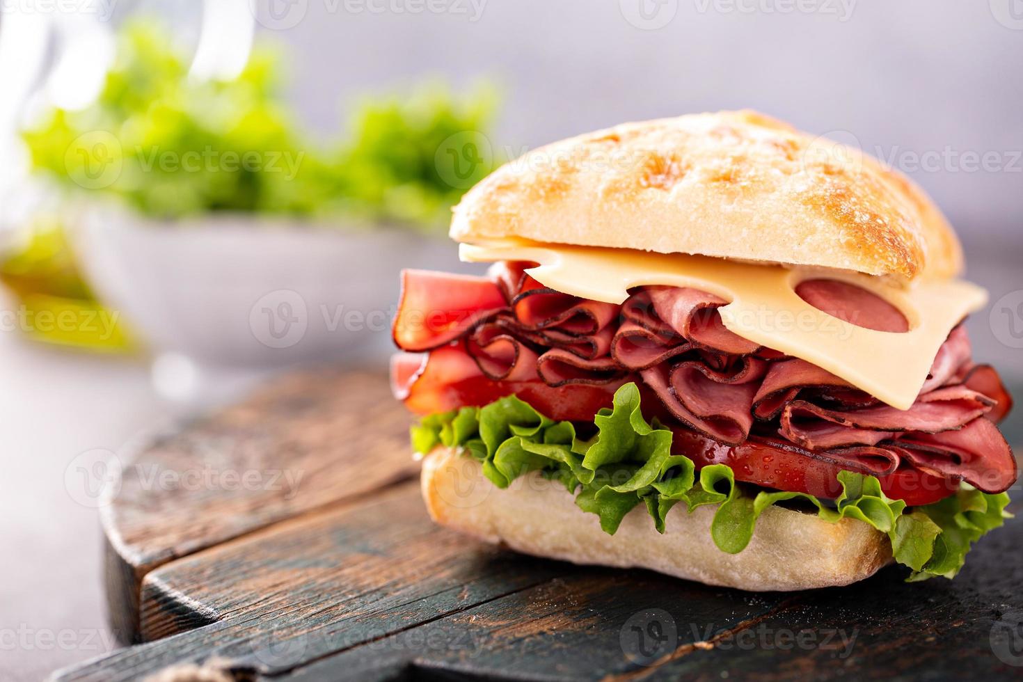 sandwich au rosbif sain et copieux photo