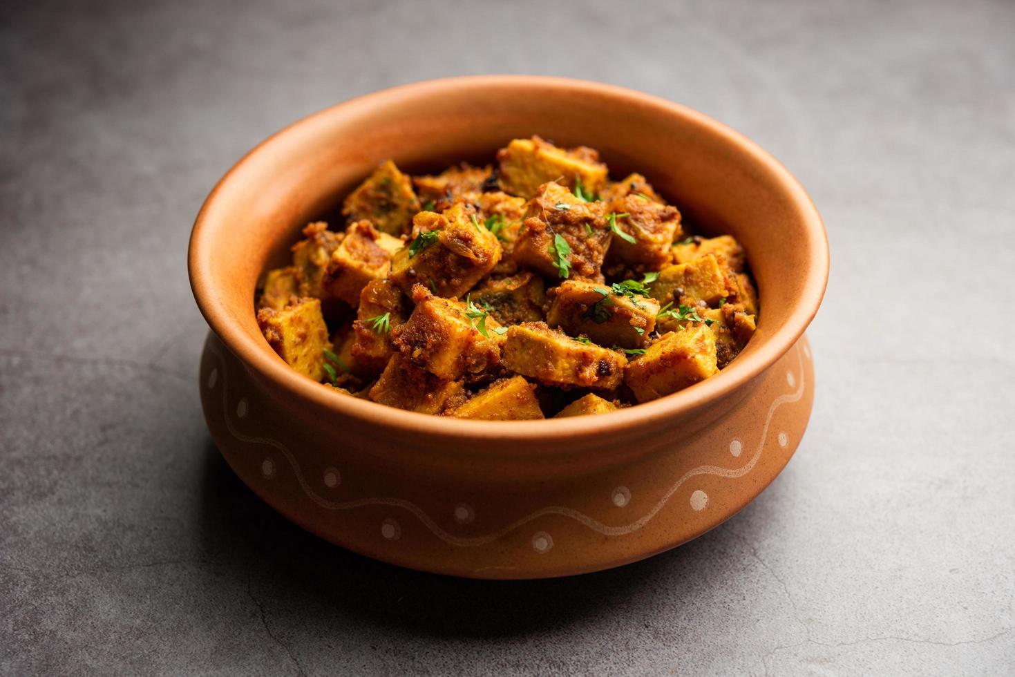 style indien suran sabzi ou jimikand sabji également connu sous le nom d'igname pied d'éléphant ou recette sautée ole photo