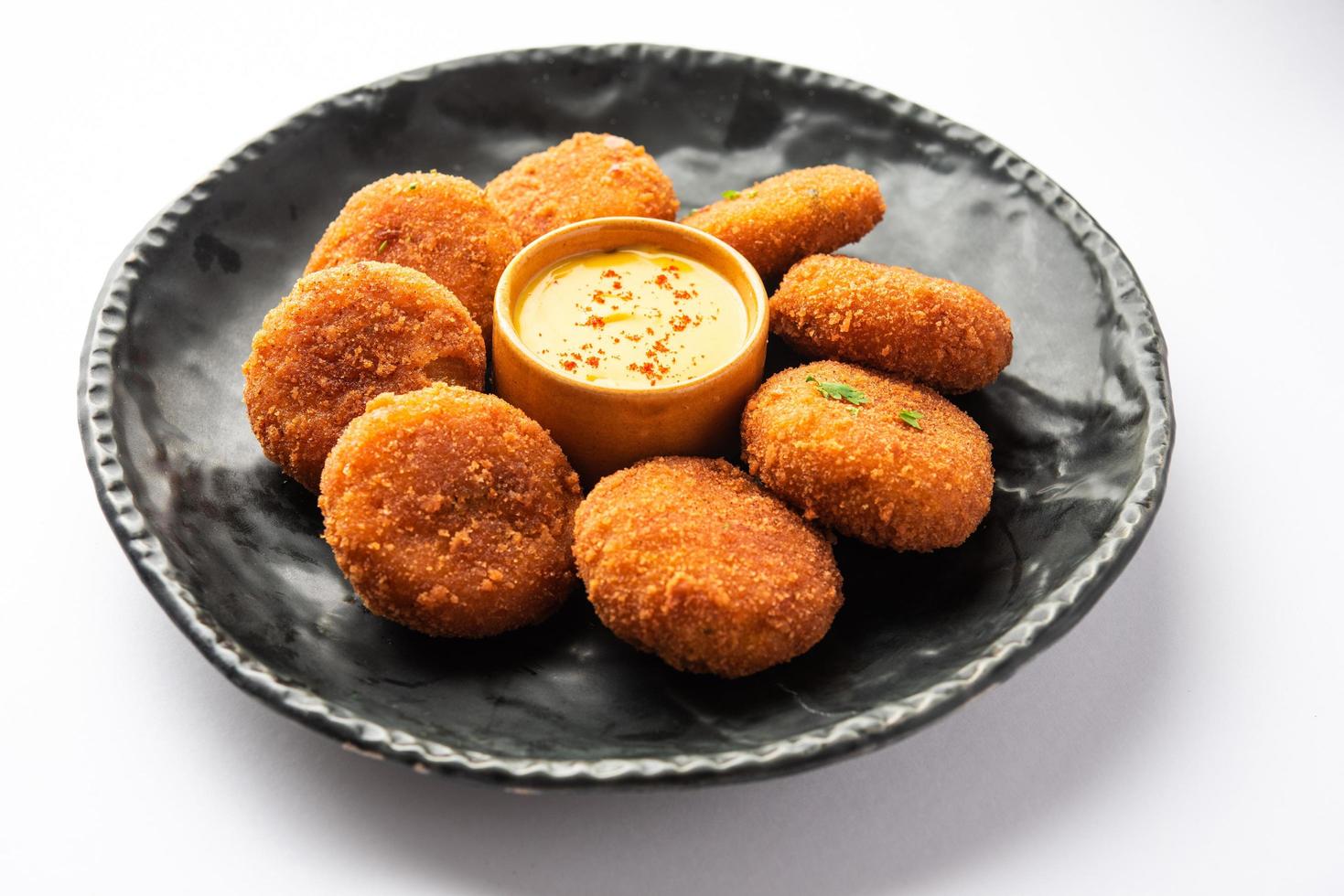 macher chop - escalope de poisson de style bengali ou pakora, une collation de festival populaire du bengale occidental photo