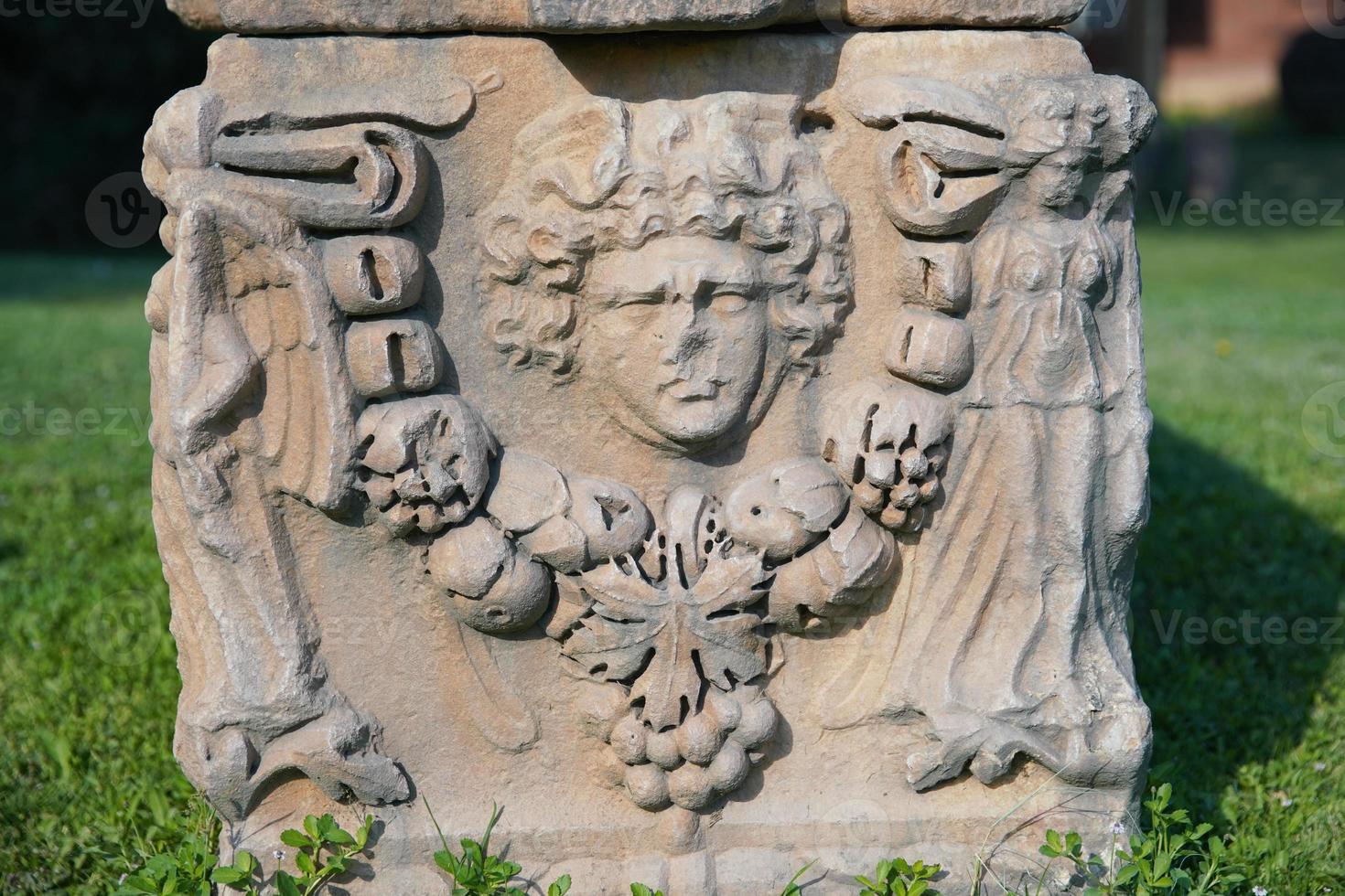 sarcophage dans la ville antique d'aphrodisias à aydin, turkiye photo