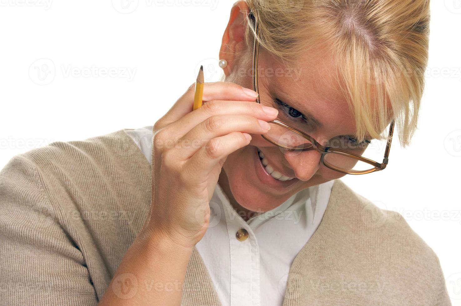 belle femme avec un crayon et des lunettes photo