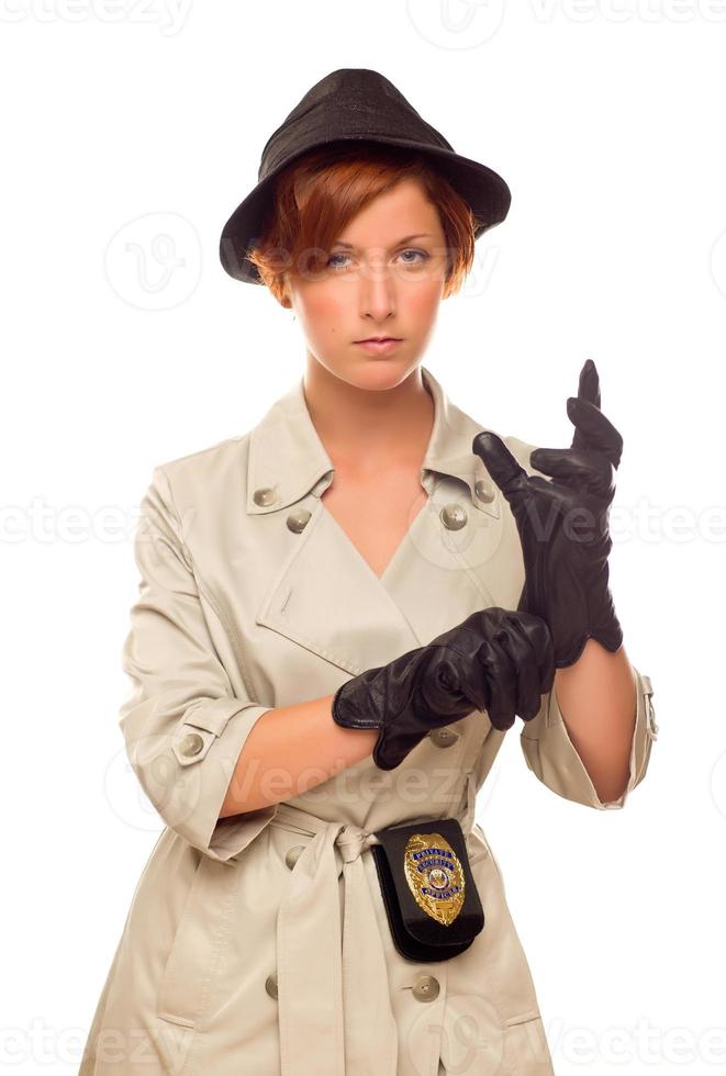 femme détective avec badge et gants en trench coat on white photo