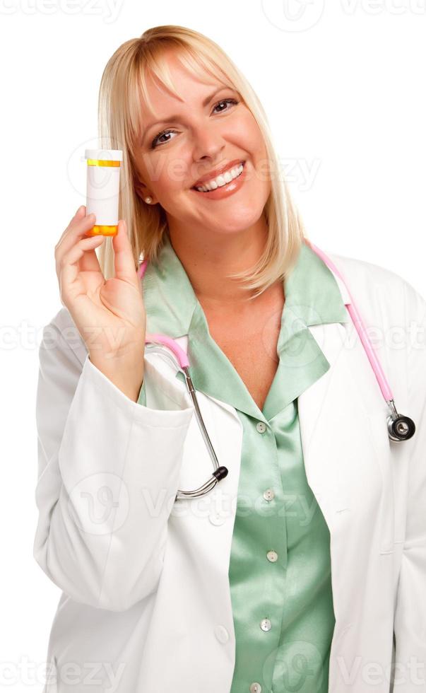 jolie femme médecin avec une bouteille de prescription vierge photo