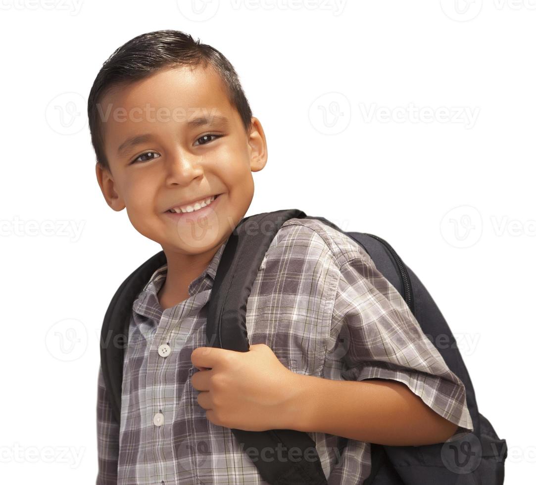 heureux jeune garçon hispanique prêt pour l'école sur blanc photo