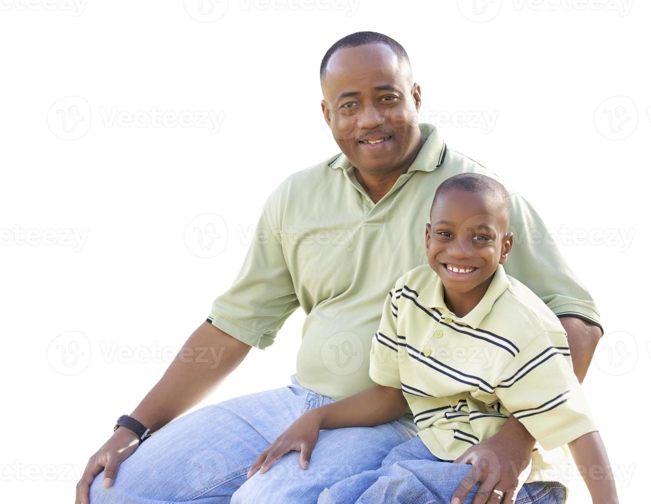 homme heureux et enfant isolé sur blanc photo