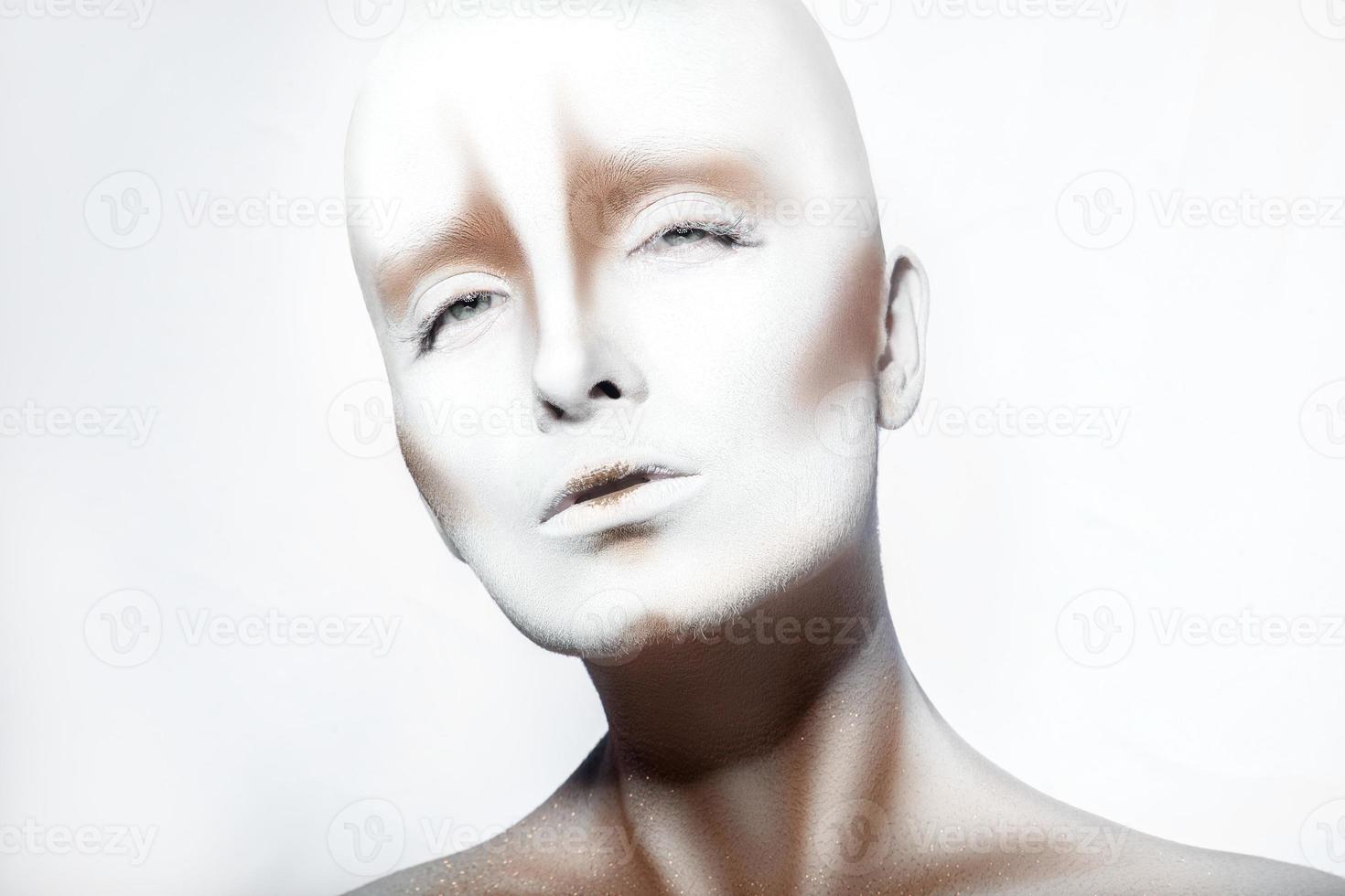 image horizontale de femme avec body art photo