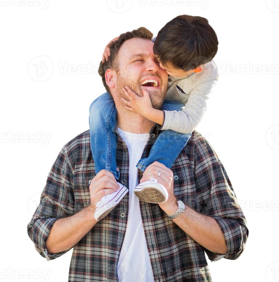 Happy mixed race Chinese boy riding piggyback sur les épaules du père caucasien photo