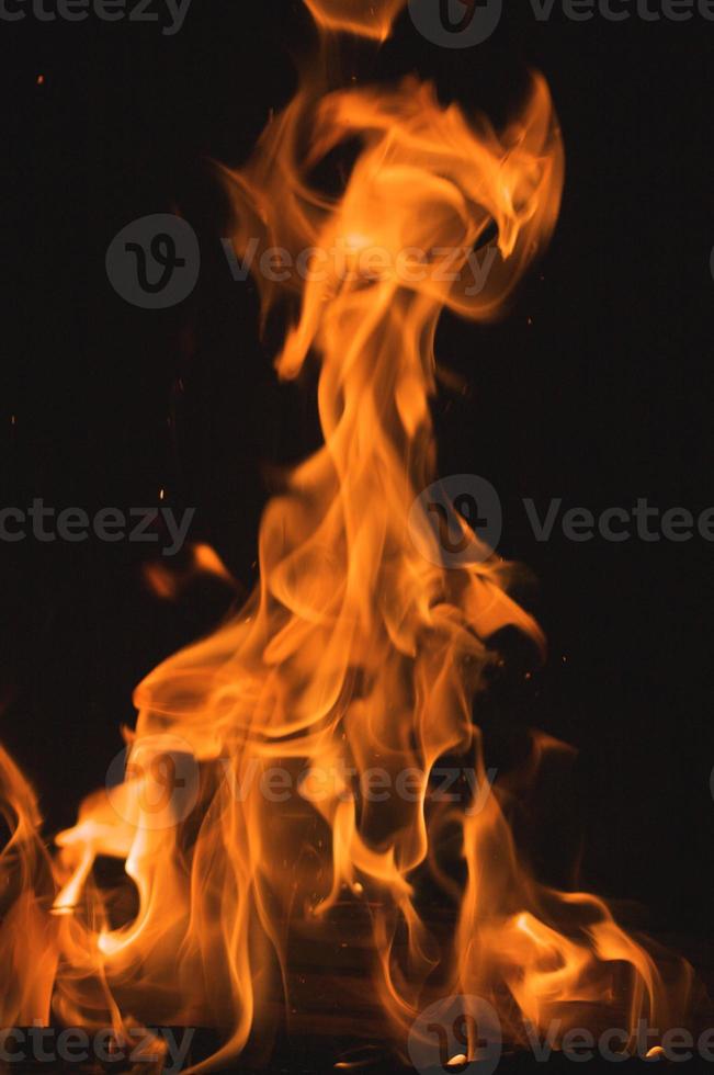 flammes de feu dramatiques photo