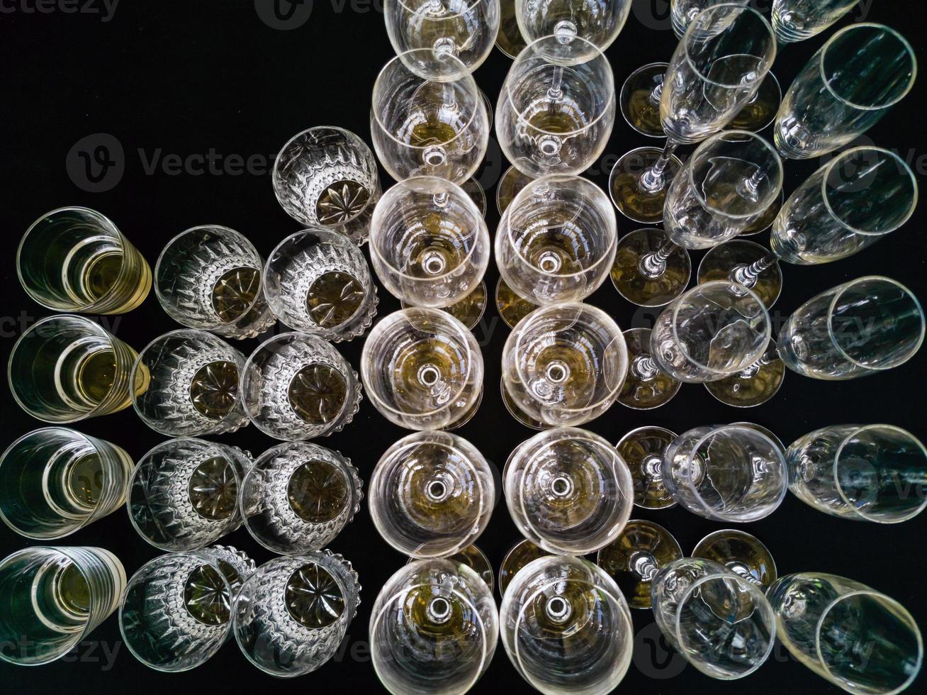 beaucoup de verres à vin photo