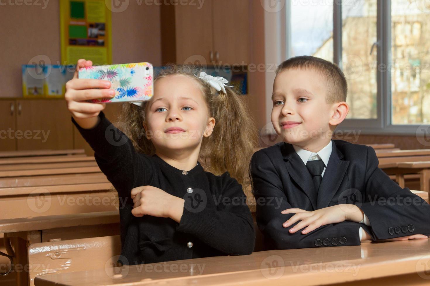 garçon et fille à l'école photo