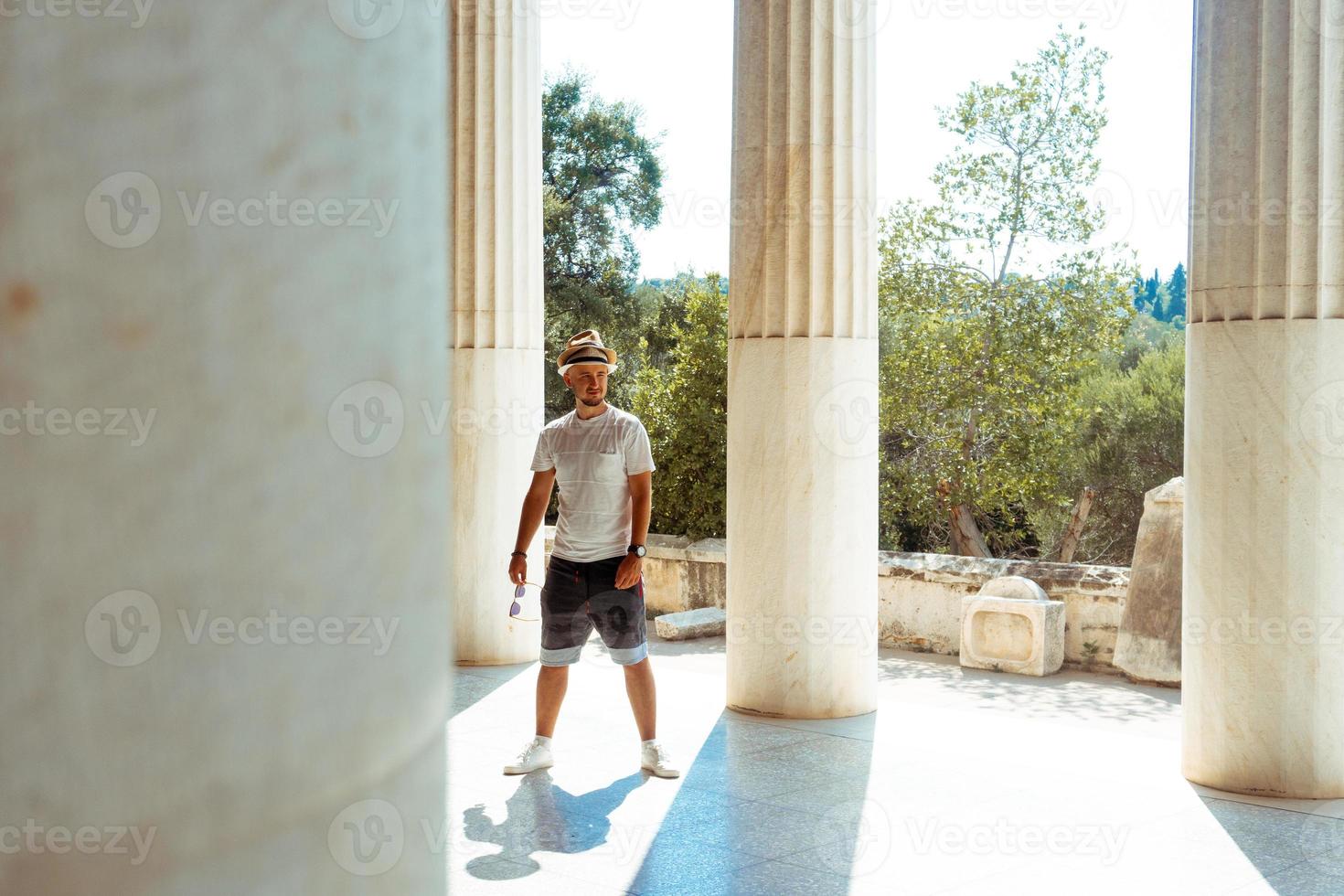 gars dans le musée de la grèce antique photo