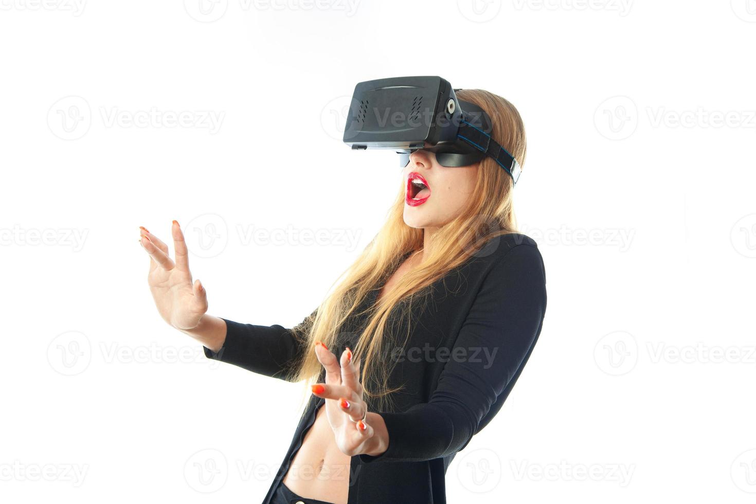 fille à lunettes de réalité virtuelle photo