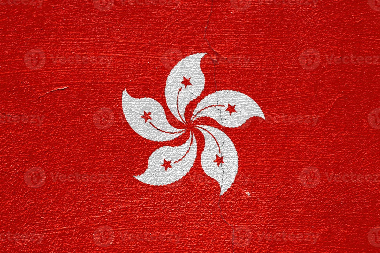 drapeau de hong kong sur un fond texturé. collage conceptuel. photo