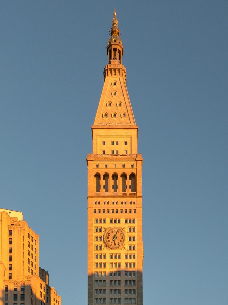 Bâtiment métropolitain de la compagnie d'assurance-vie à Manhattan, New York City, États-Unis au coucher du soleil, 2022 photo