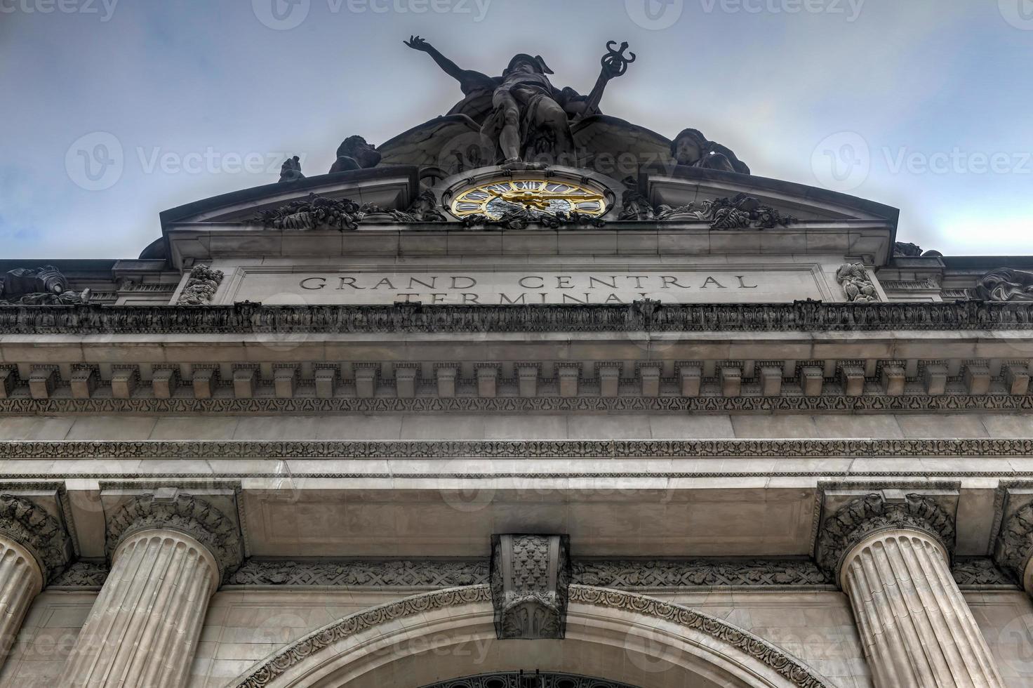 grand terminal central. Grand Central Terminal est un terminal ferroviaire de banlieue situé sur la 42e rue et Park Avenue dans le centre de Manhattan, à New York. photo