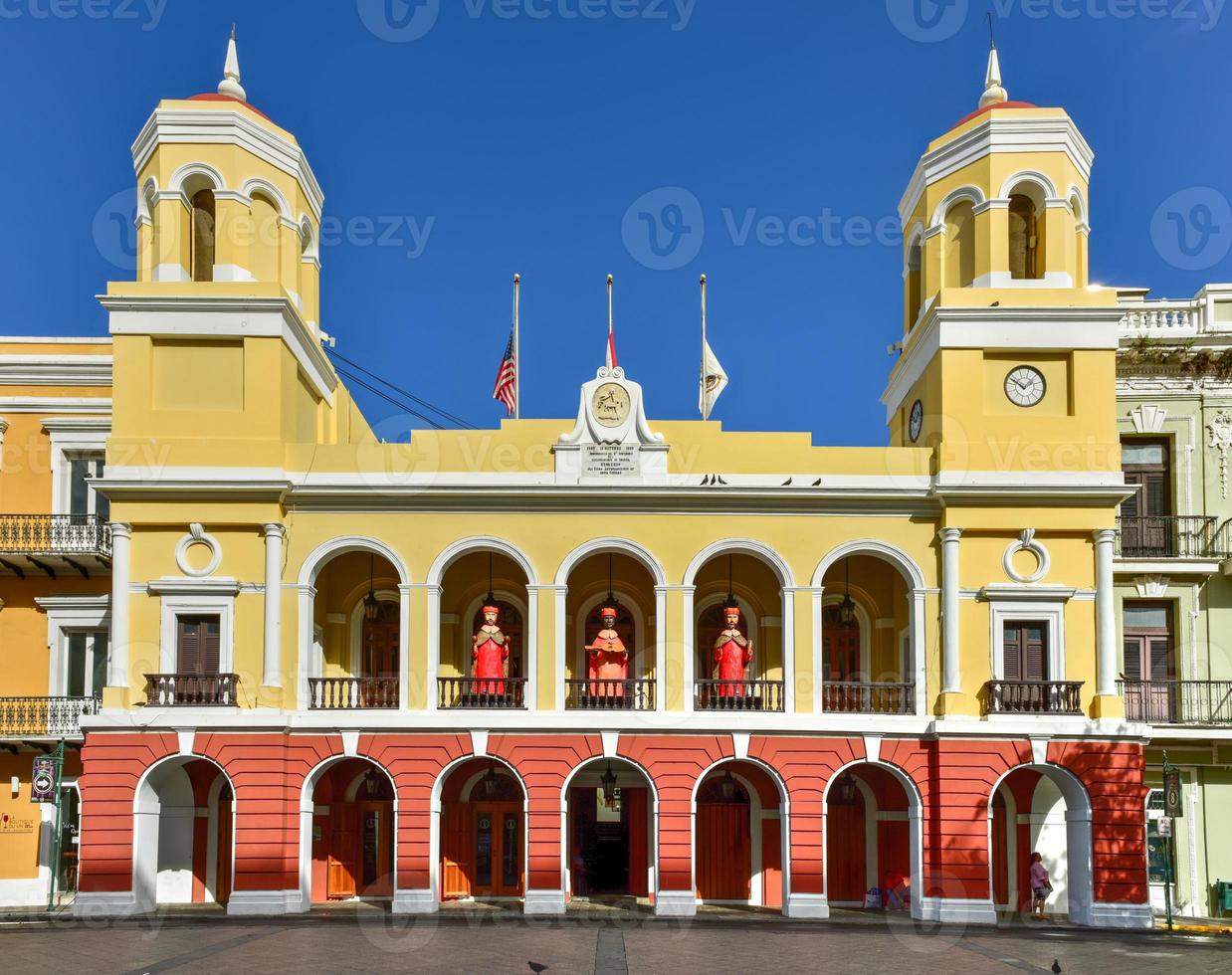 ancien hôtel de ville de san juan sur la plaza de armas à porto rico. photo