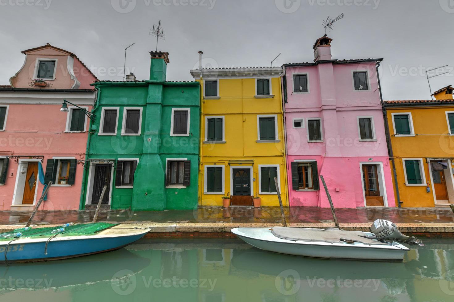 burano - venise, italie photo