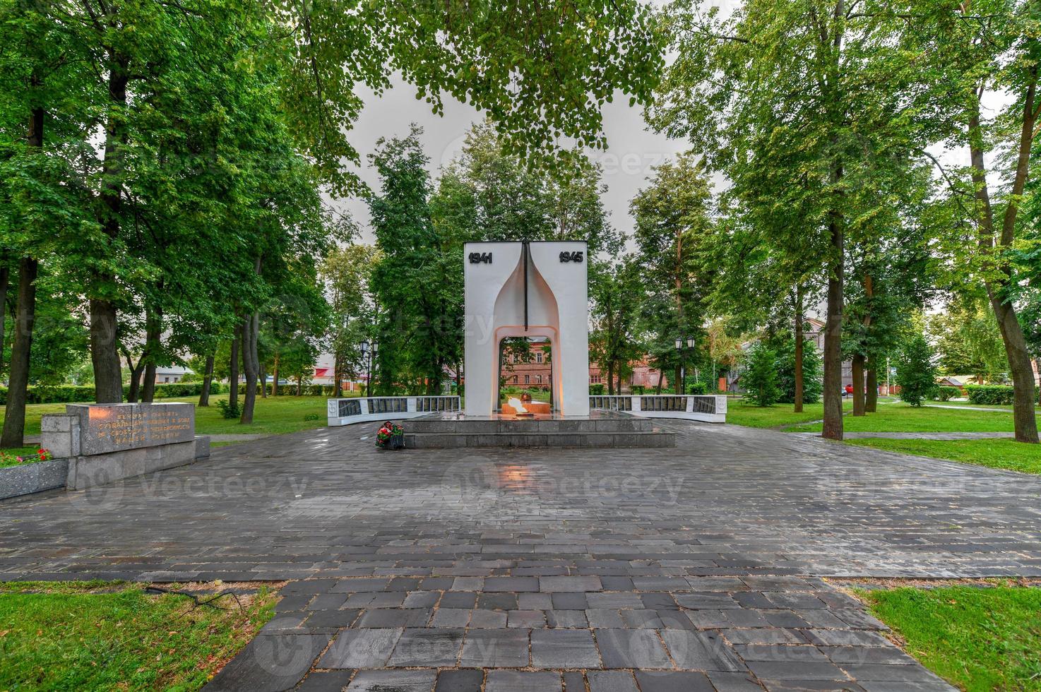 monument de la flamme éternelle aux habitants de souzdal décédés pendant la grande guerre patriotique, russie. photo