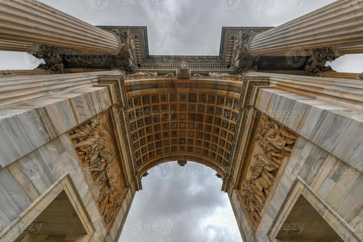 arc de paix - milan, italie photo