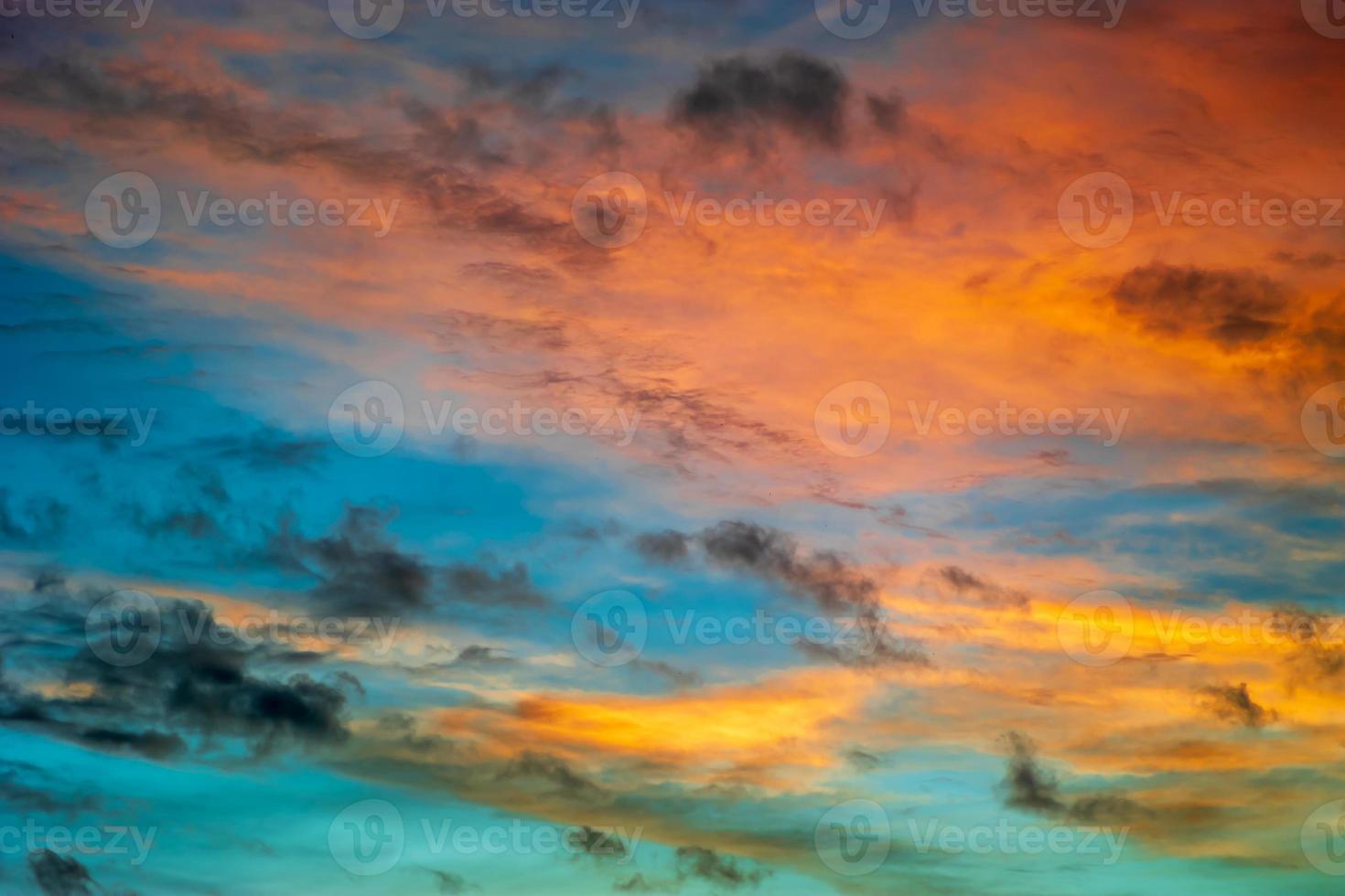 coucher de soleil ciel nature fond avec des nuages vibrants photo
