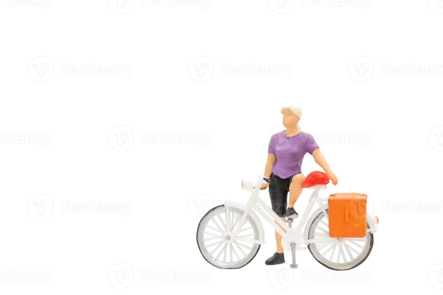 Cycliste avec un sac de selle isolé sur fond blanc avec un tracé de détourage photo