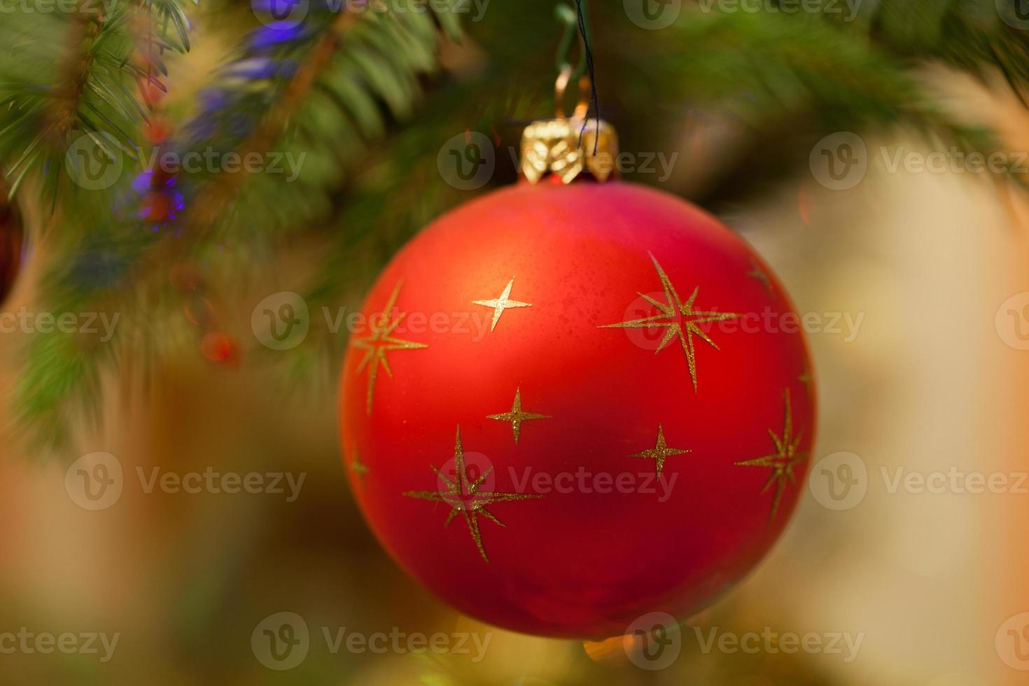 boule de noël sur le sapin de noël photo