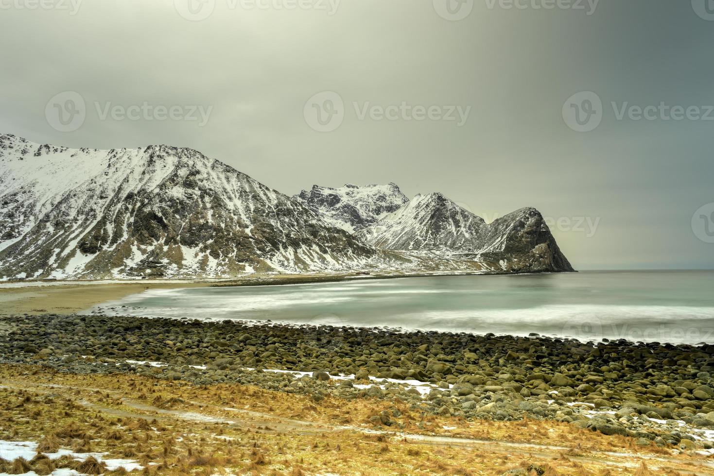 plage d'unstad, îles lofoten, norvège photo