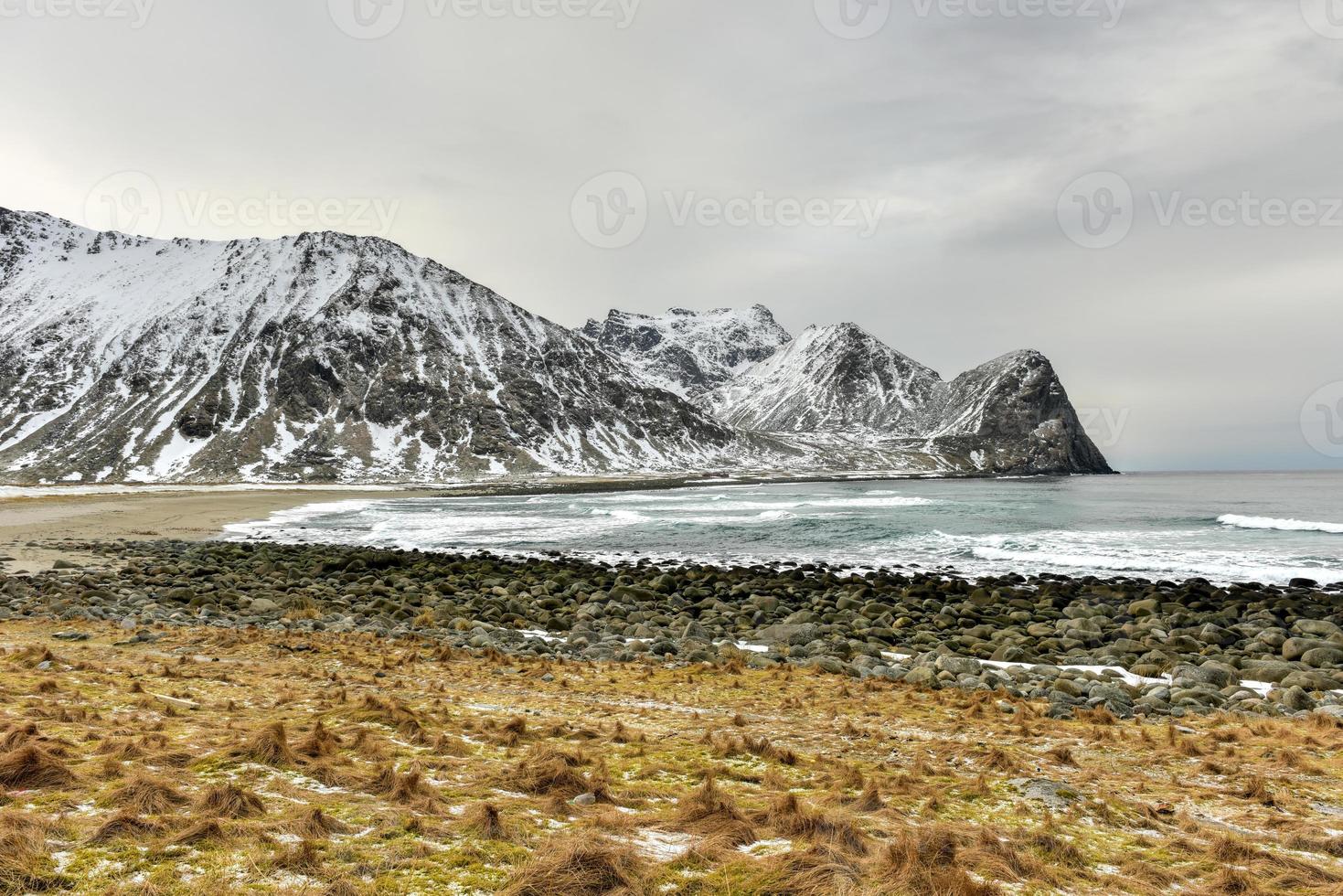 plage d'unstad, îles lofoten, norvège photo