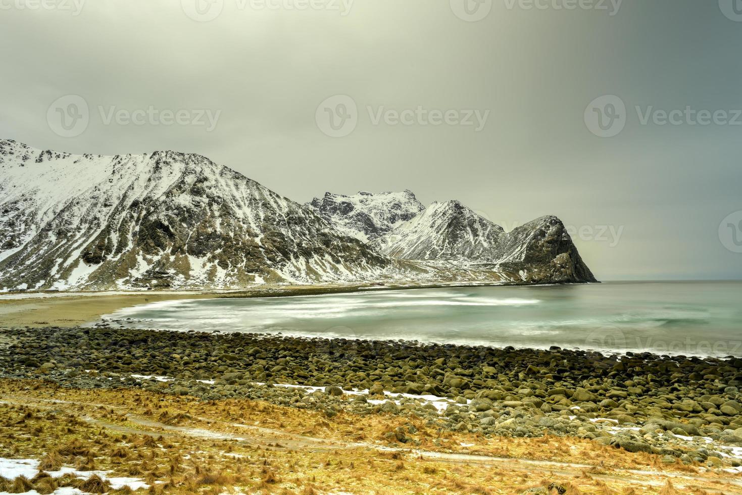 plage d'unstad, îles lofoten, norvège photo