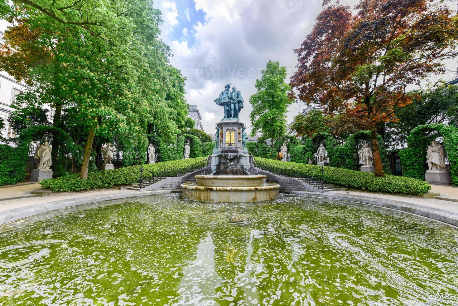 parc de la place du petit sablon à bruxelles, belgique photo