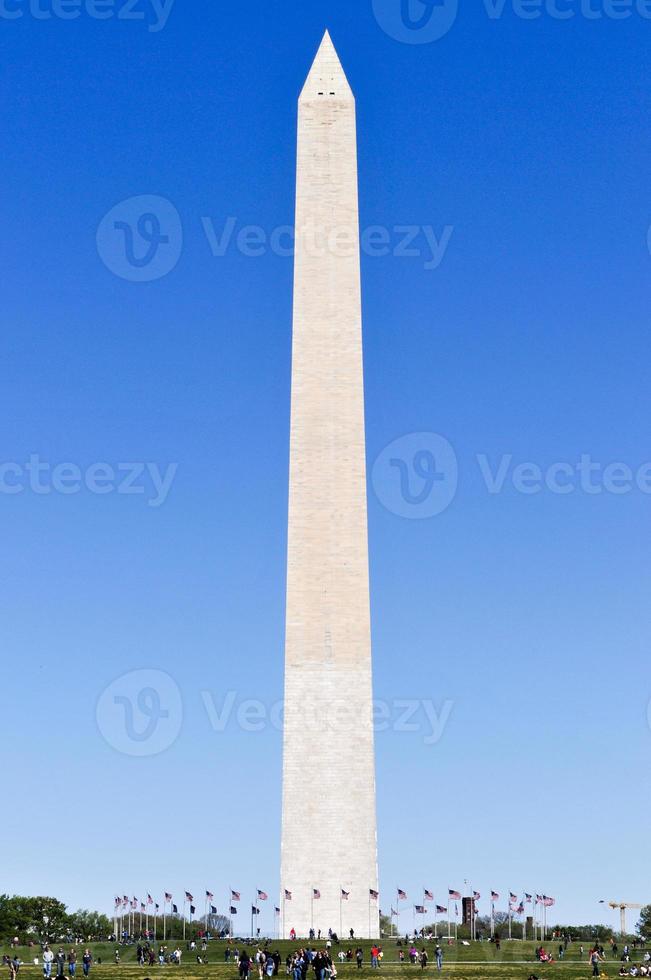 monument de washington et drapeaux américains à washington, dc photo