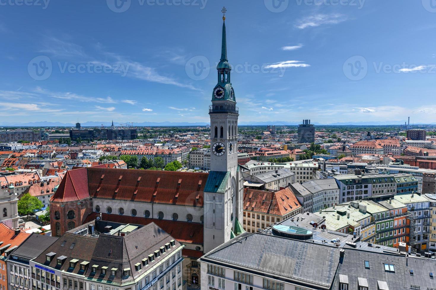 munich, allemagne - 6 juillet 2021 - vue aérienne de la mairie de la marienplatz et de la frauenkirche à munich, allemagne photo