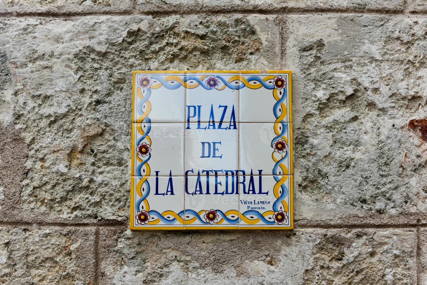 signe pour la place de la cathédrale à la havane, cuba. photo