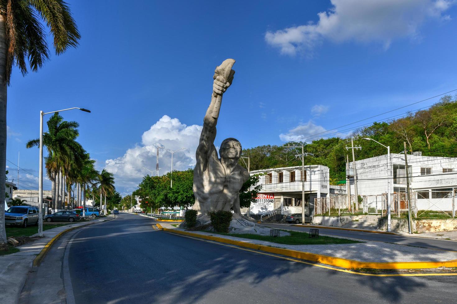 campeche, mexique - 25 mai 2021 - monument de résurgence à campeche, mexique. situé le long de l'autoroute campeche-lerma. photo