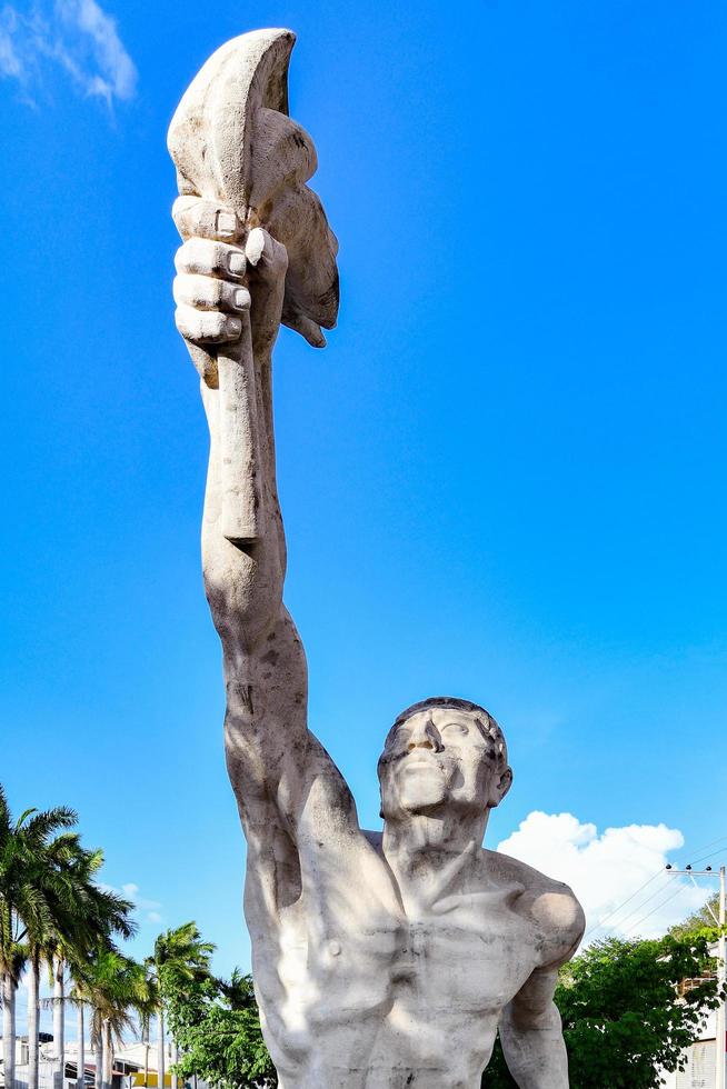 campeche, mexique - 25 mai 2021 - monument de résurgence à campeche, mexique. situé le long de l'autoroute campeche-lerma. photo