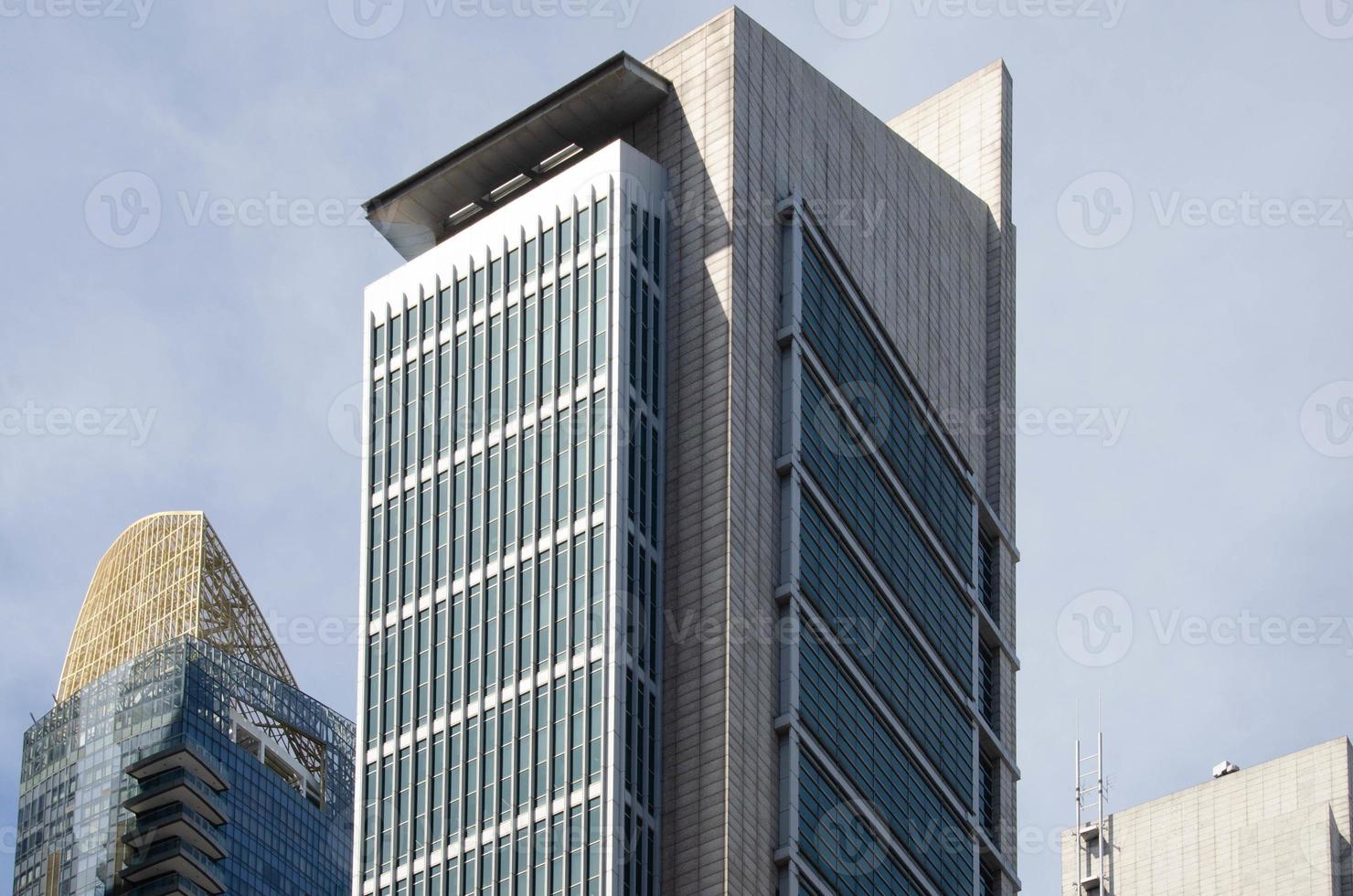 mur de verre transparent du bâtiment moderne de bureau photo