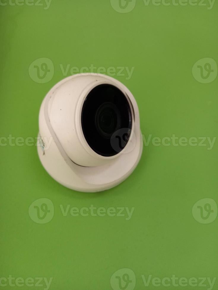 caméra de sécurité cctv sur fond vert. photo