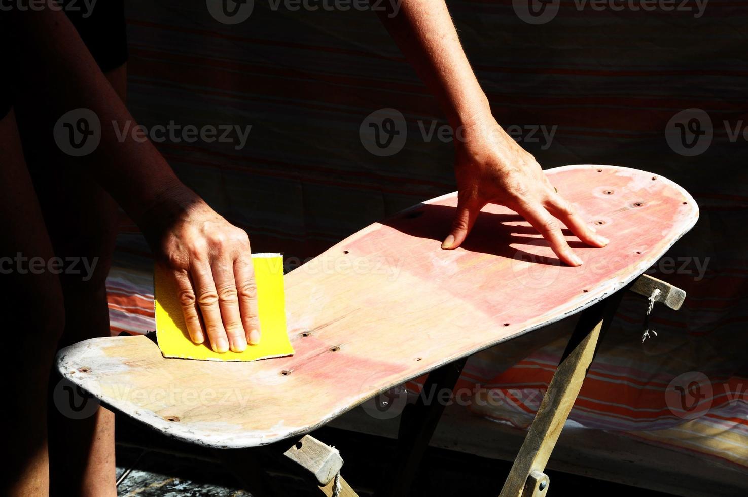 restaurer un vieux skateboard photo