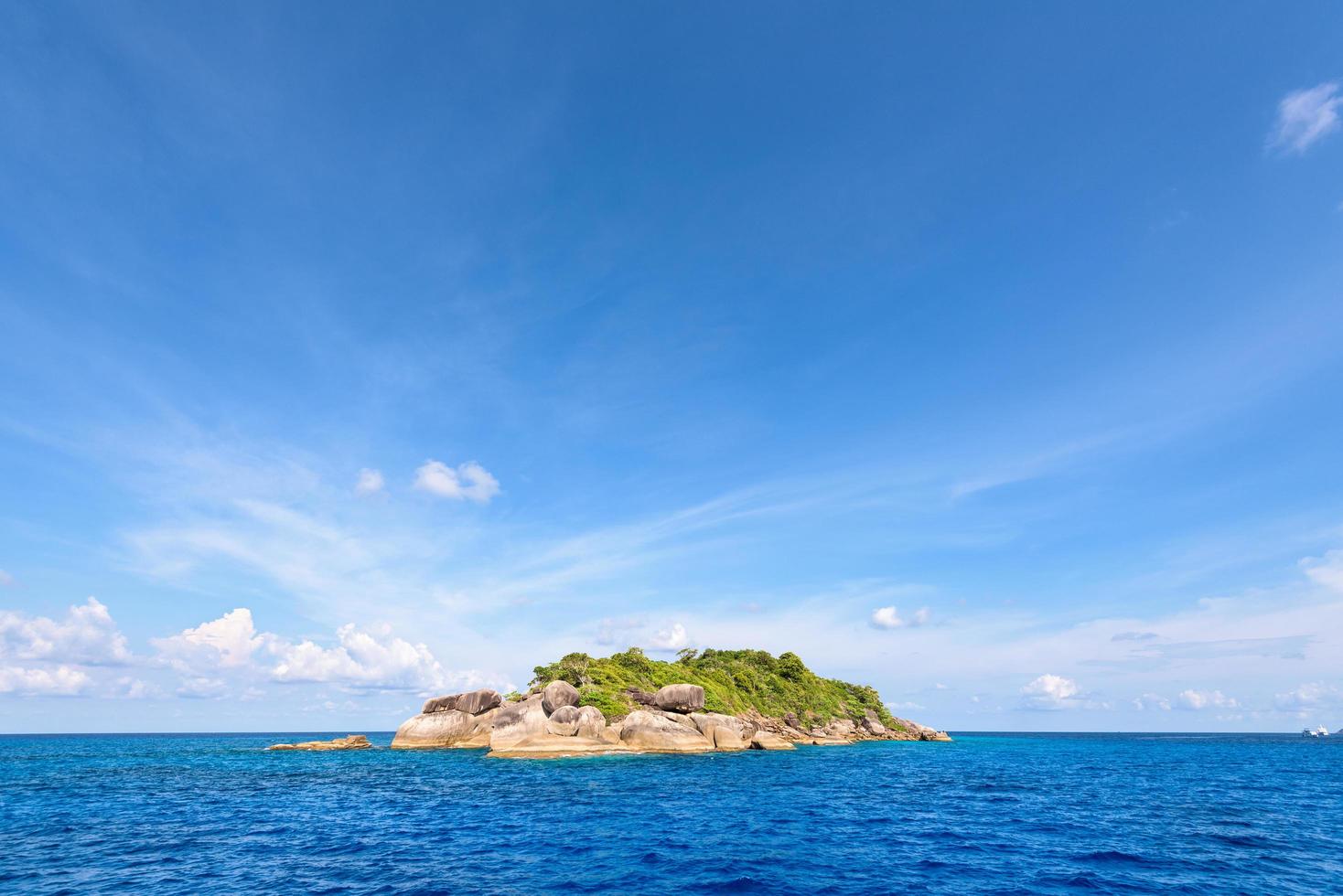 ko ha est une petite île de mu ko similan, thaïlande photo